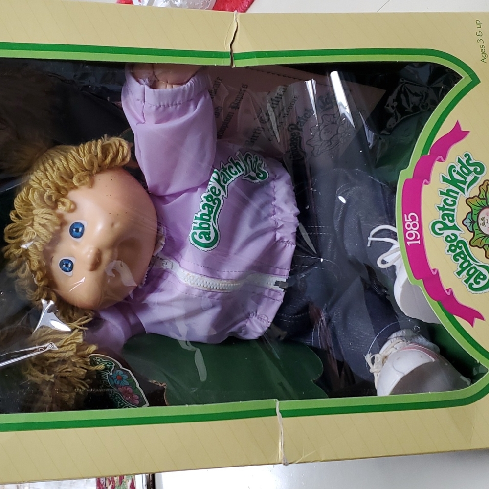 NIB! VINTAGE Cabbage Patch Doll